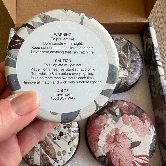 Gift box of 4 soy wax candles Scents:French Vanilla, Lavender, Freesia, Rosemary - Picture 8 of 14